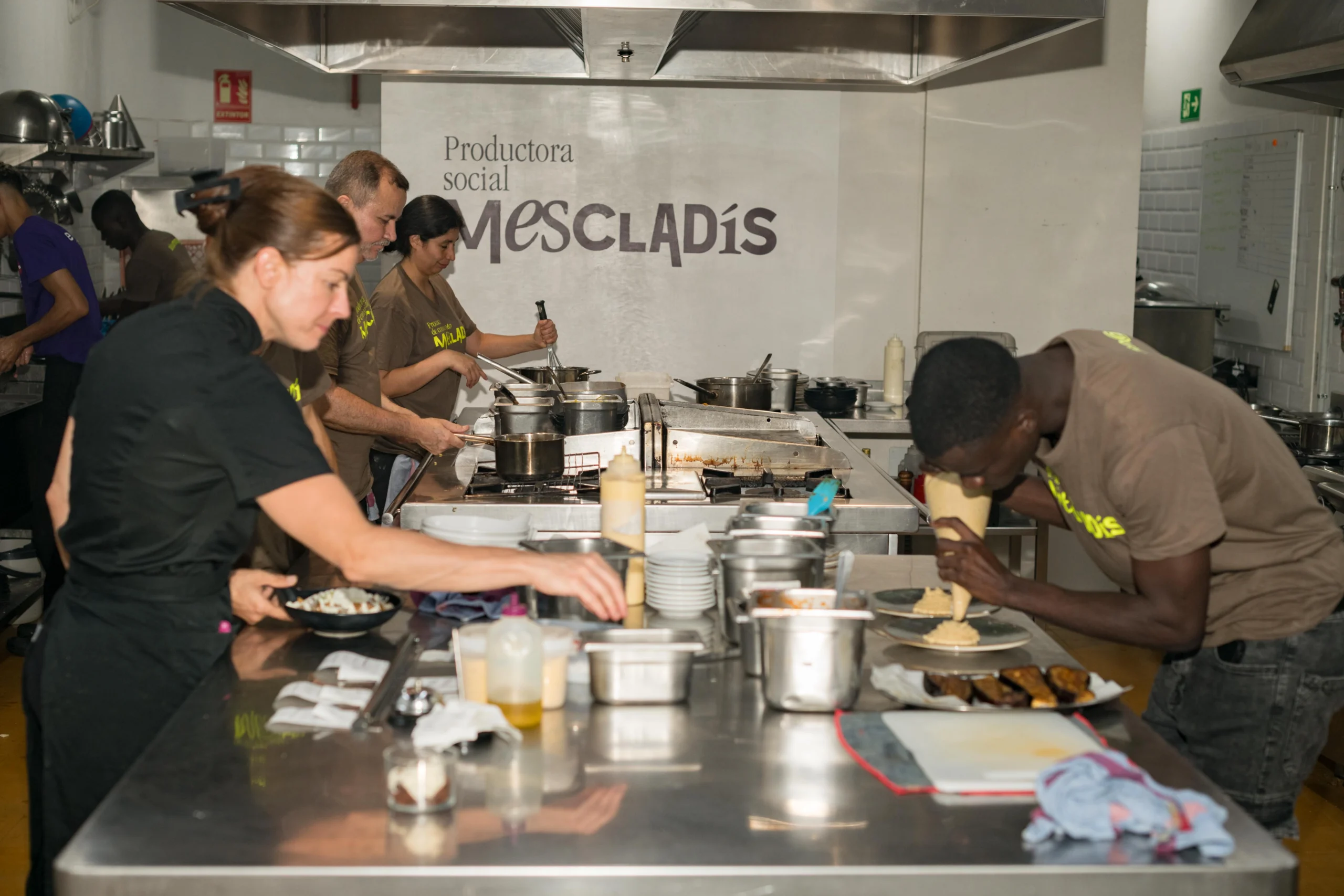 Chefs cooking in Mescladis Kitchen in Barcelona