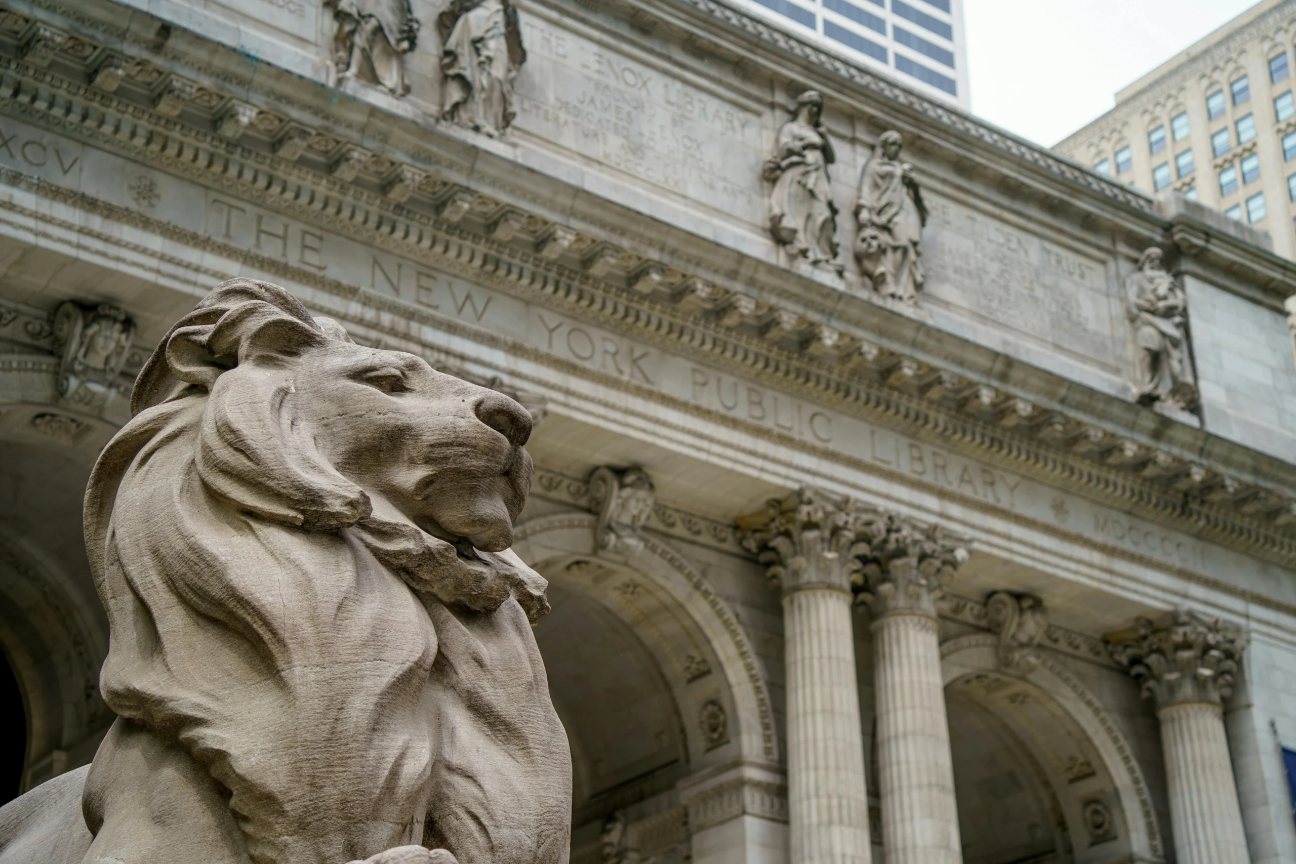 Close up of lions and entrance to New York Public Library during Midtown Walking Tour