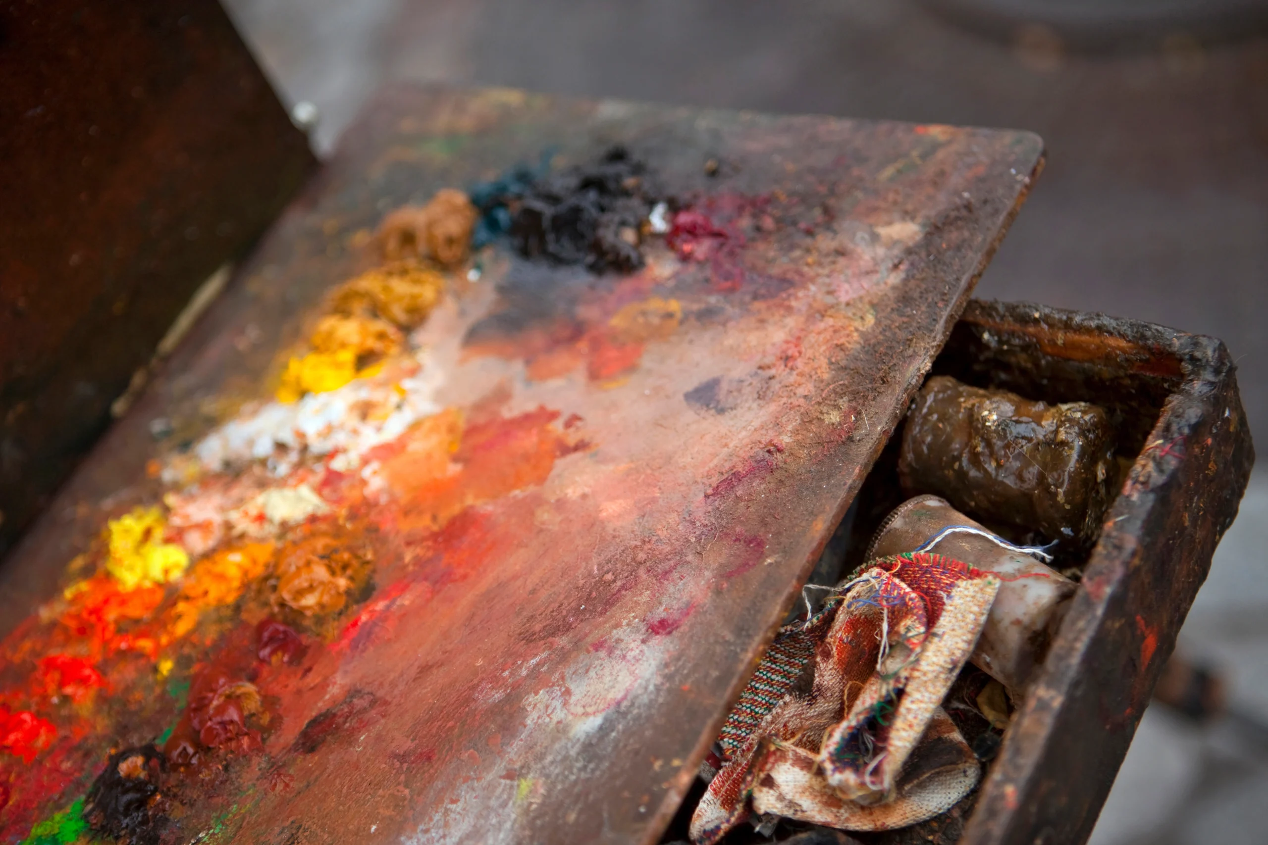 Details in Montmartre Place du Tertre