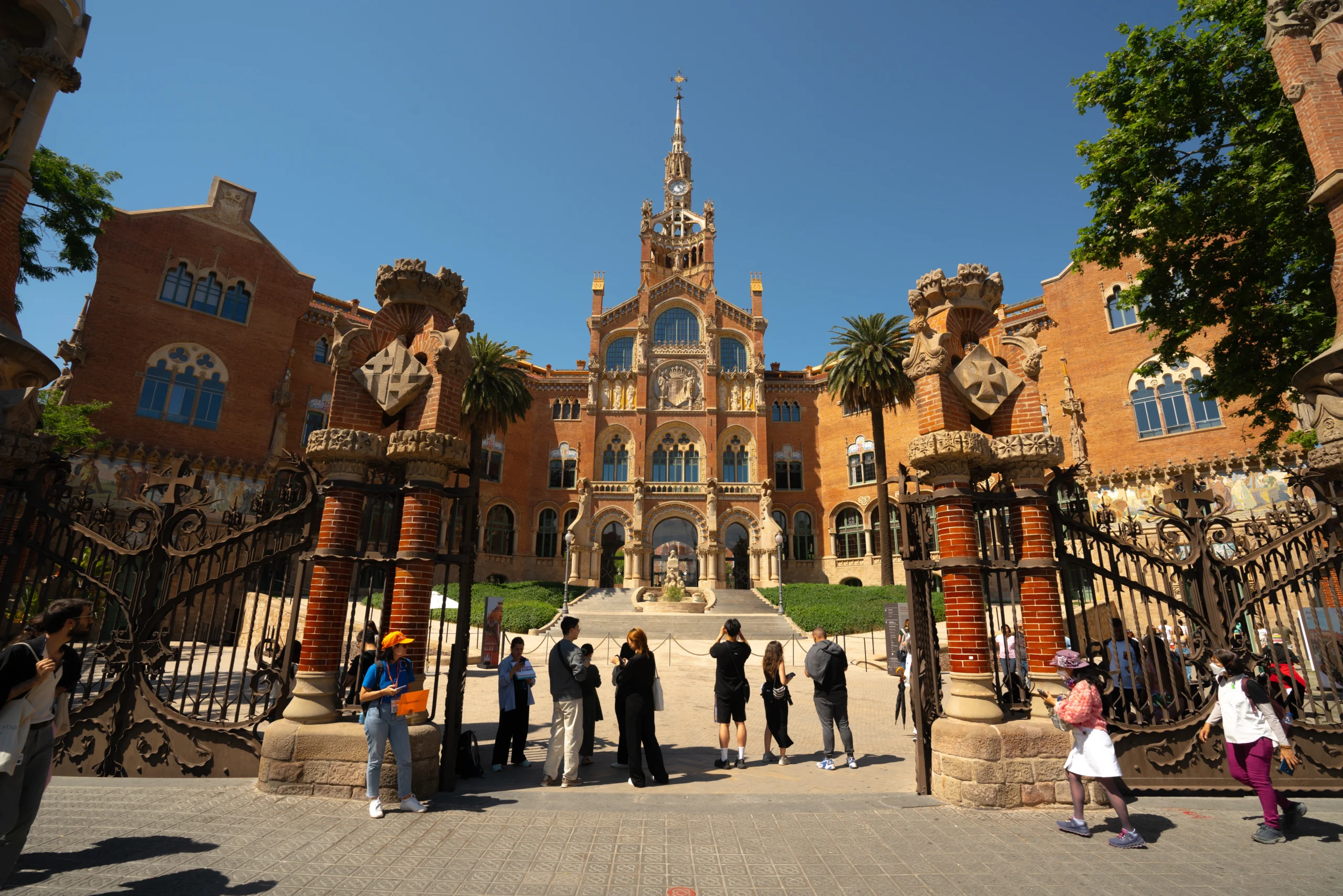 People in front of Recinte Modernista Sant Pau during premium Barcelona Architecture Tour