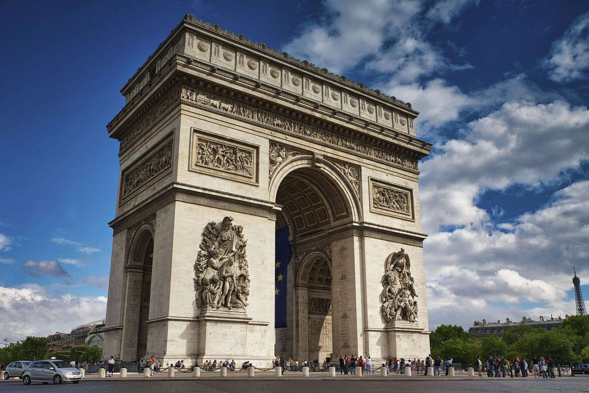Arc de Triomphe in the day time in Paris