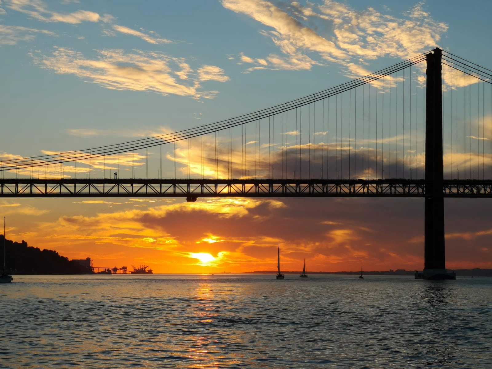 View of Ponte 25 de Abril during golden hour
