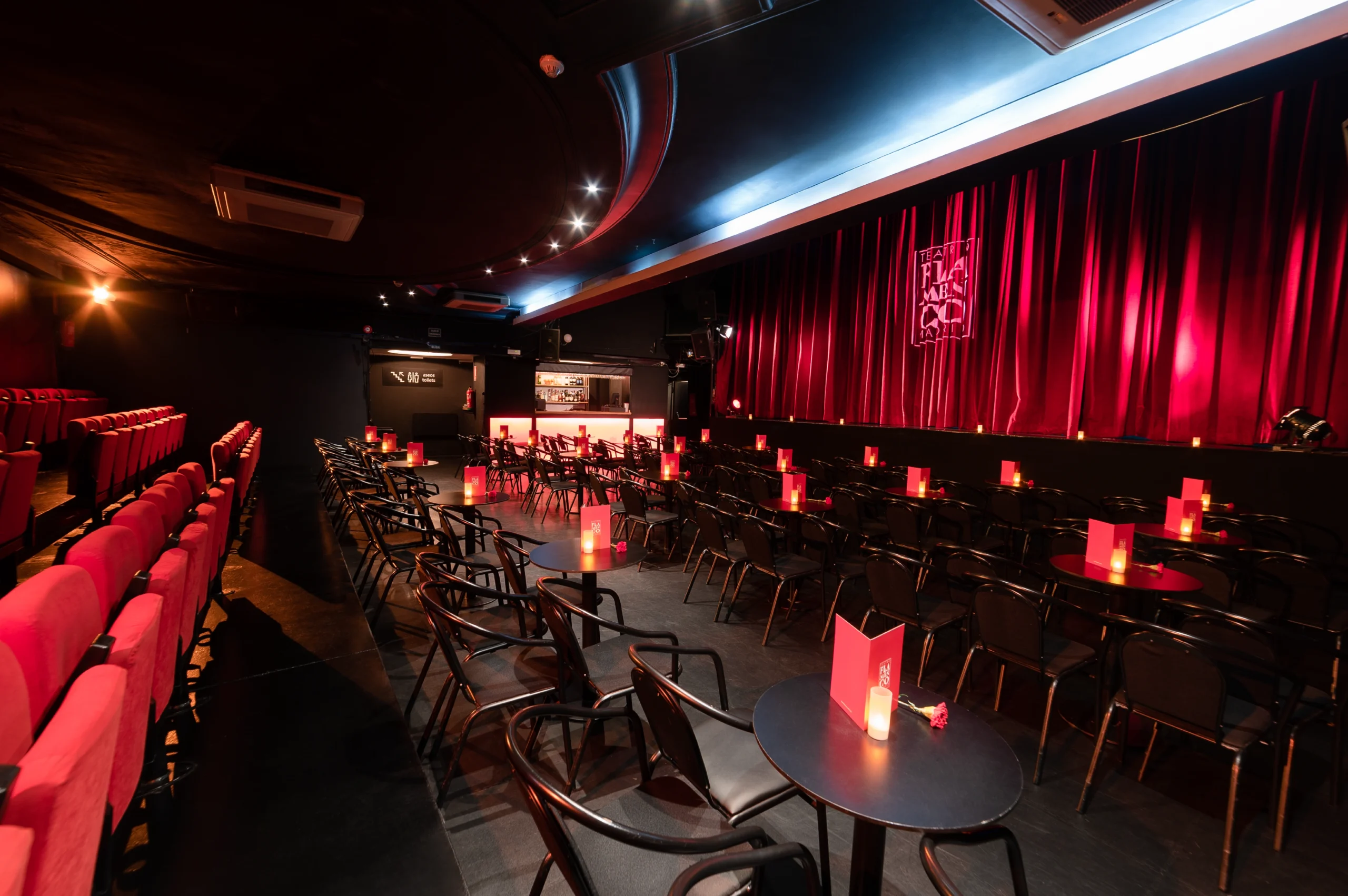 Pre-performance atmosphere in the theatre